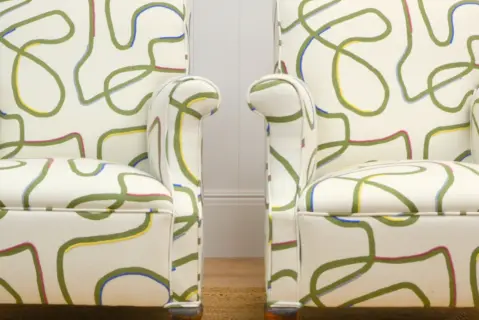 Sqiggle chair 4